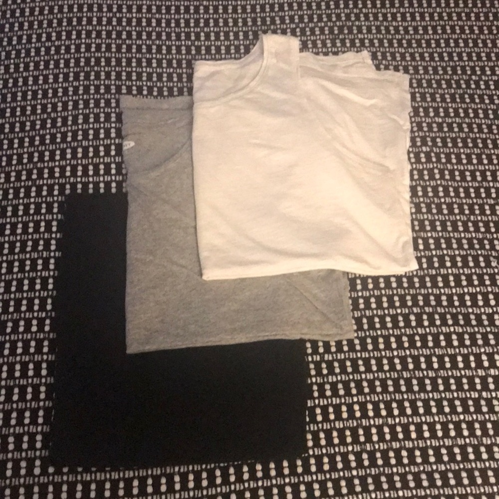 Old Navy Wear Everywhere 3 Tank Bundle - Size L